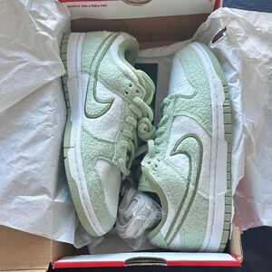 Nike Mint and White Low-Top Sneakers